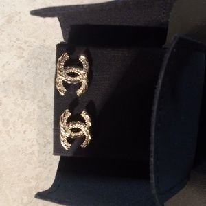 WOMEN'S CHANEL CC LOGO WAVE SWAROVSKI CZ FAUX PEARL LIGHT GOLD CRYSTAL EARRINGS